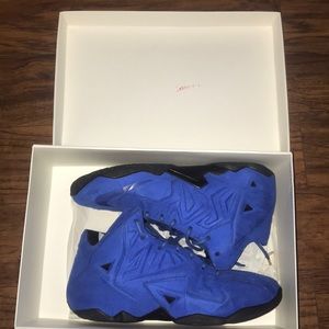 Lebron XI EXT SUEDE QS